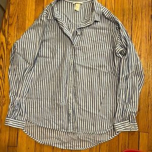 H&M women’s blue and white dress shirt. Size 12
